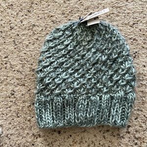 Adidas women’s beanie hat NWT